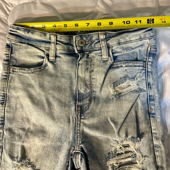Light-Wash American Eagle Jeans Size 4 Inseam 25 inches straight - Picture 4 of 11